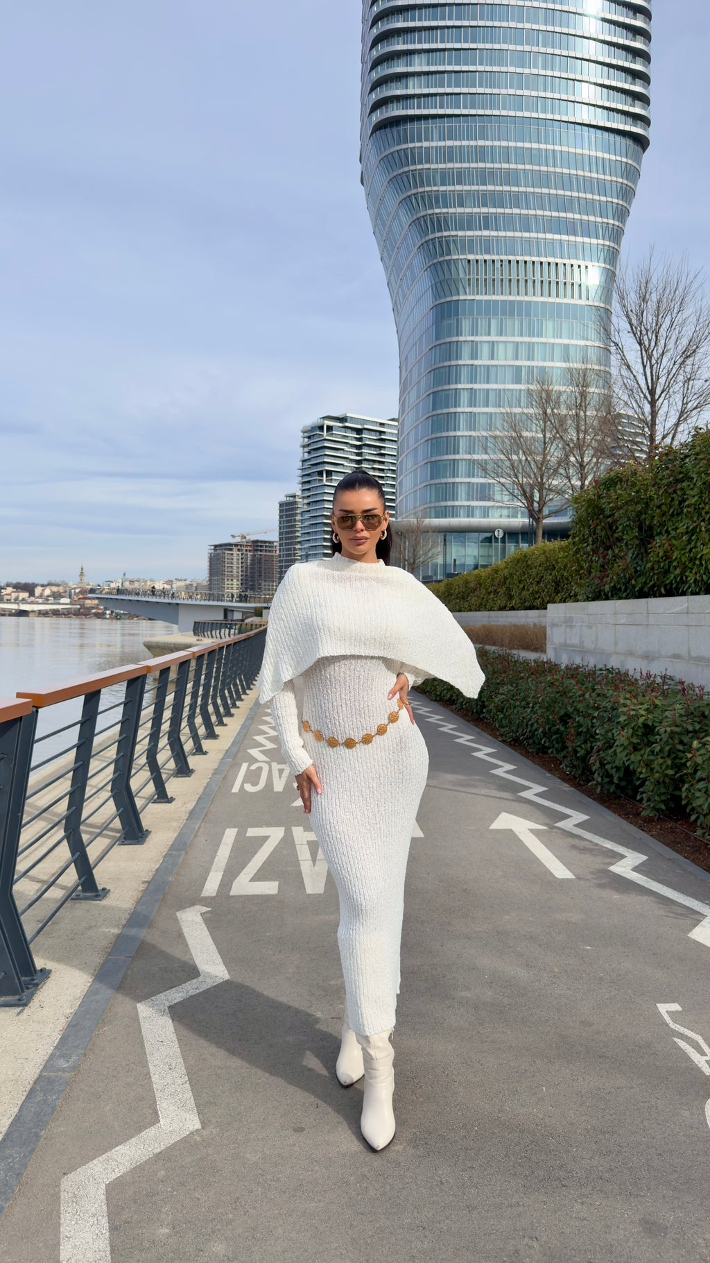 Beli pleteni komplet( haljina i kardigan)