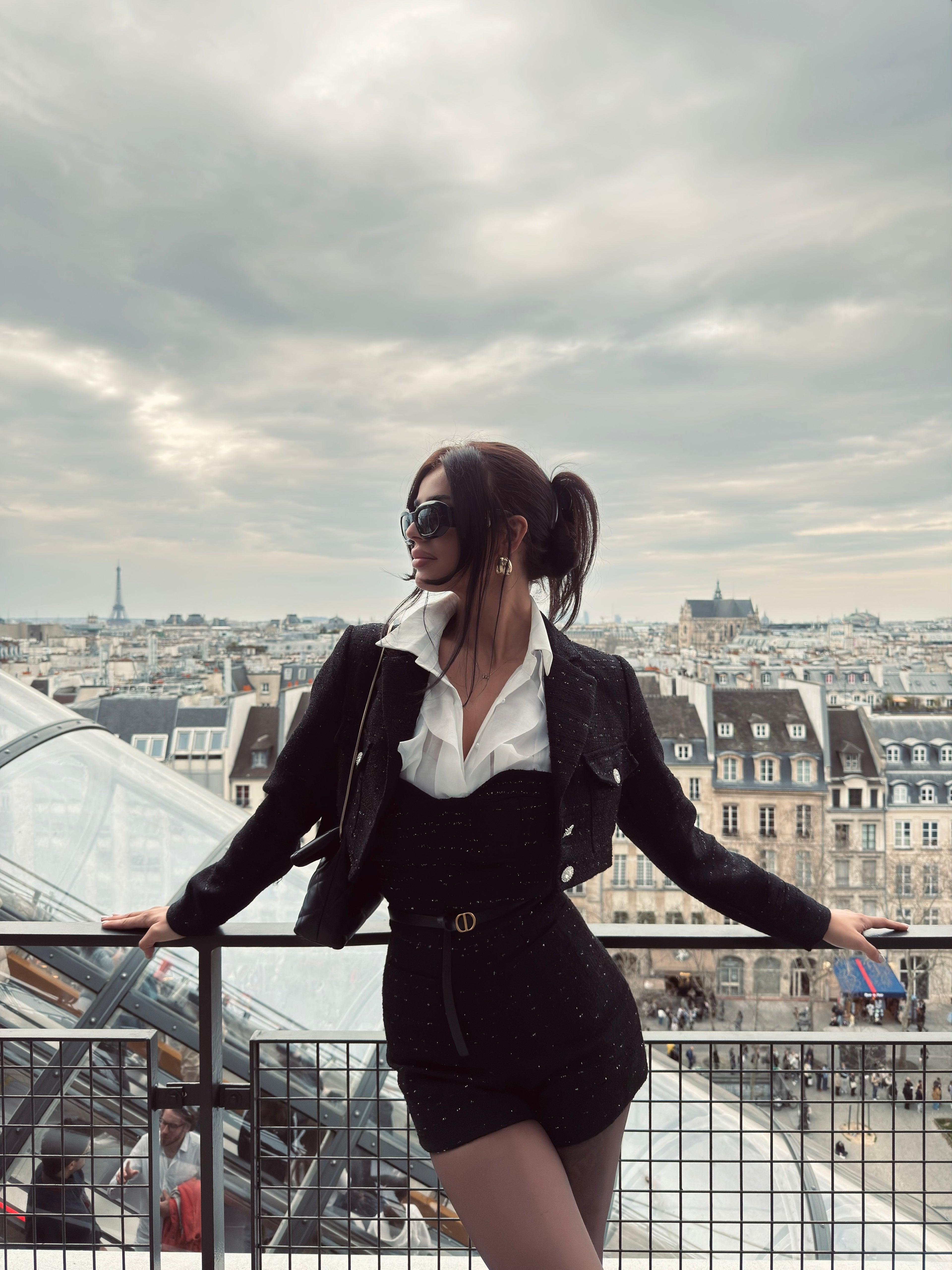 Crni komplet (kombinezon i sako)