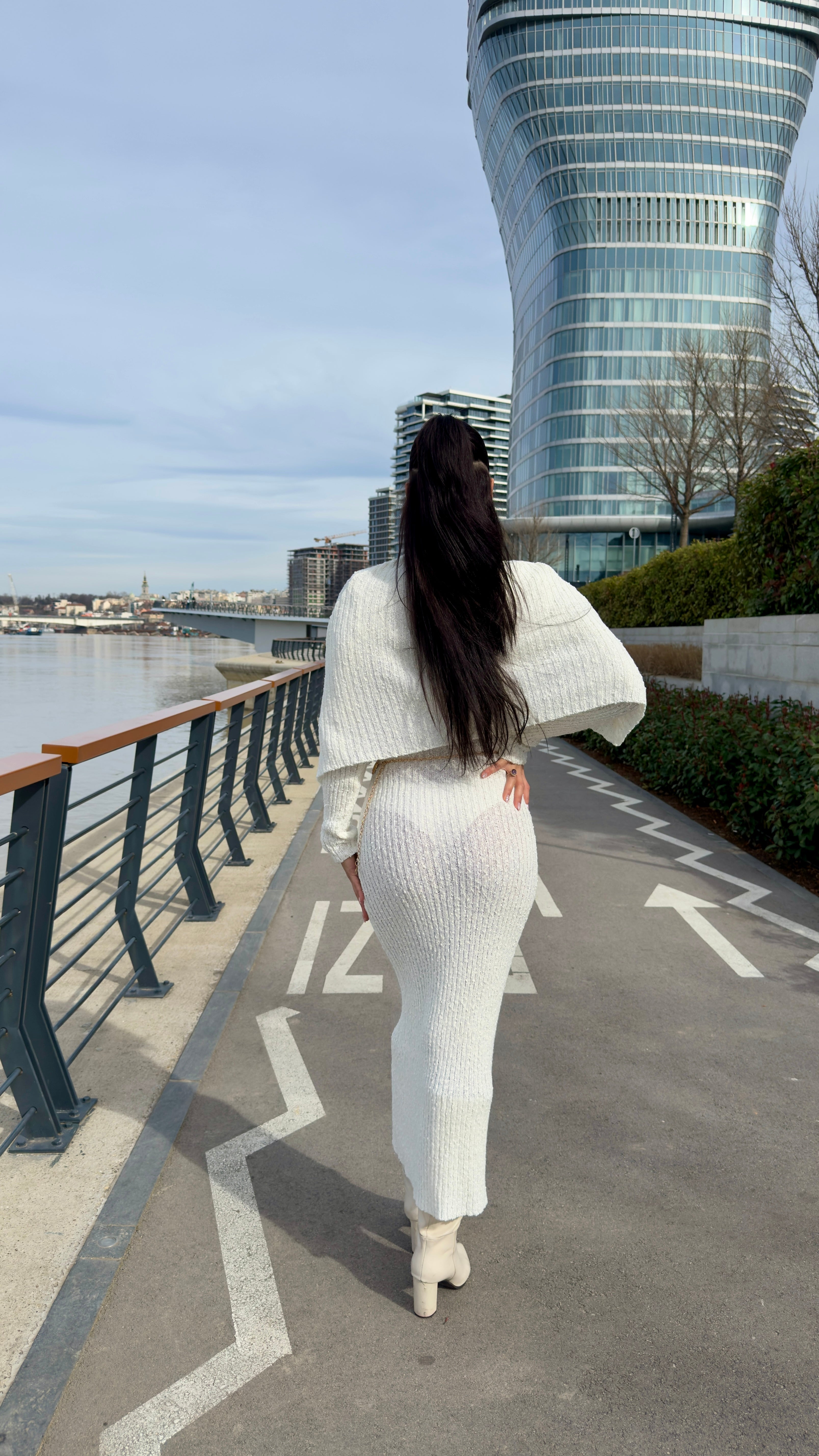 Beli pleteni komplet( haljina i kardigan)