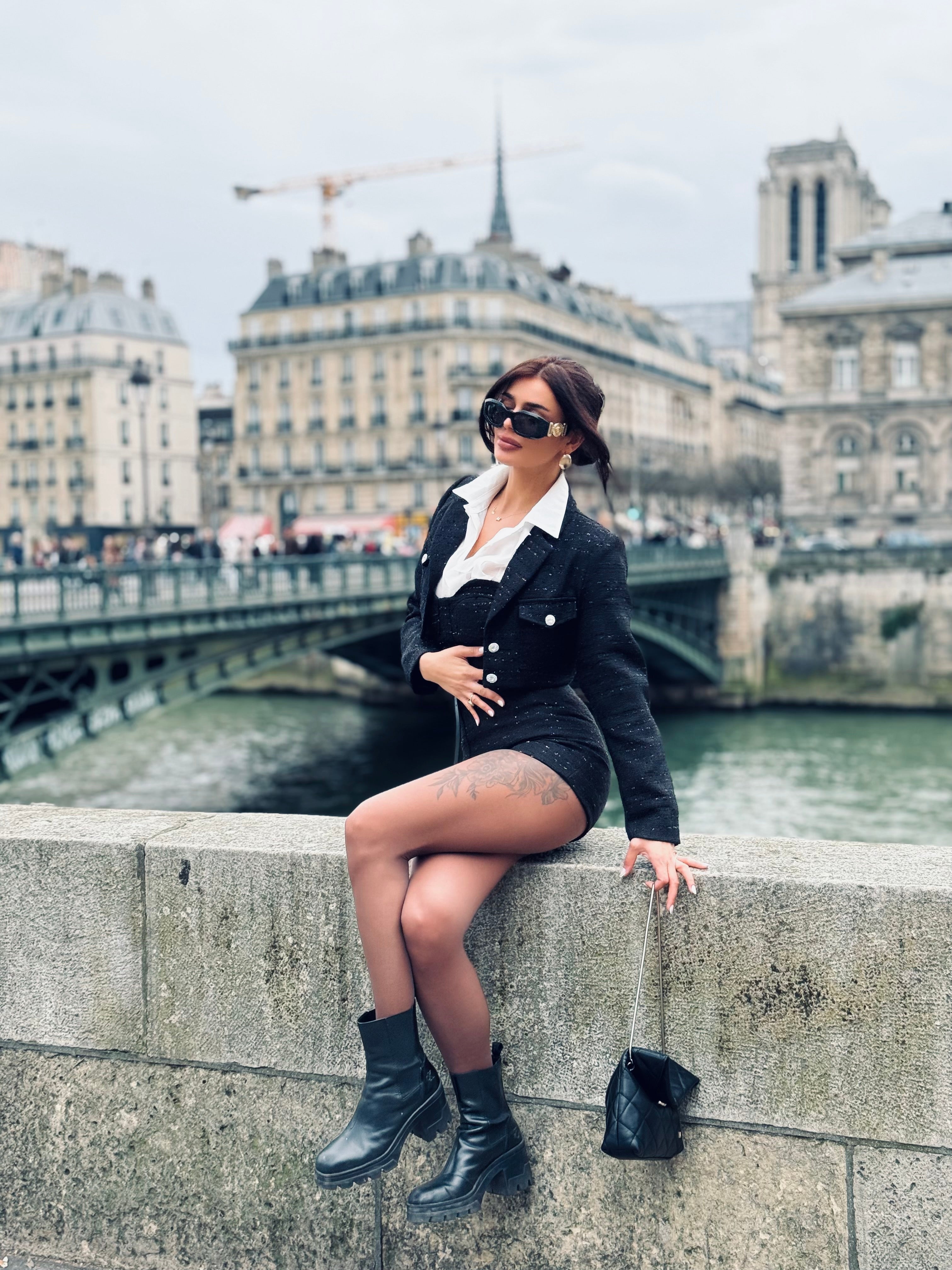 Crni komplet (kombinezon i sako)