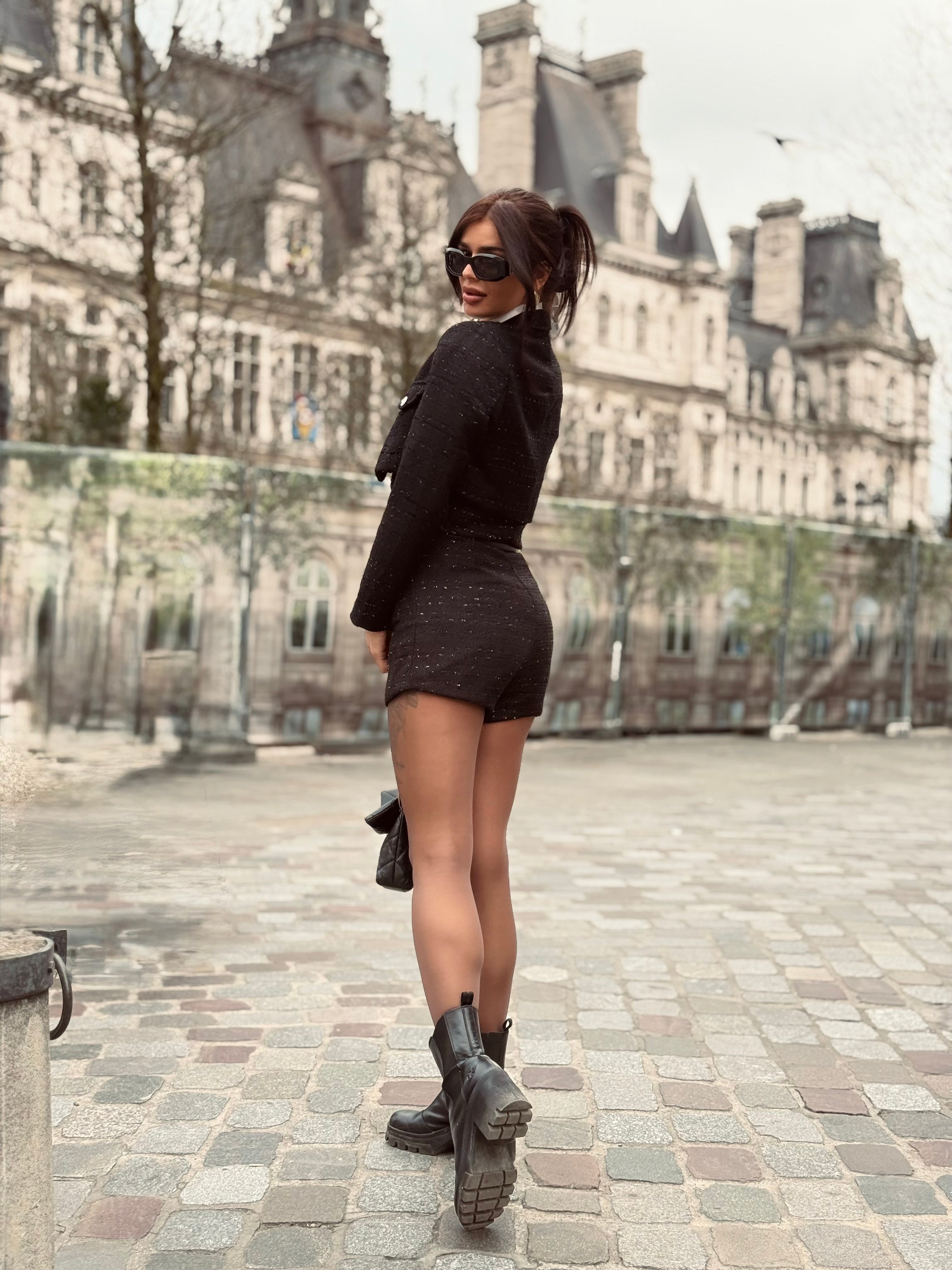 Crni komplet (kombinezon i sako)